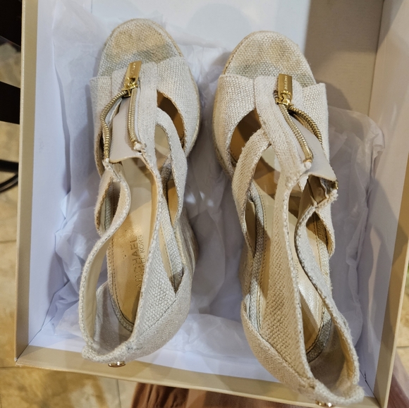 Michael Kors size 6 Damita Wedge Sandals - Picture 3 of 7